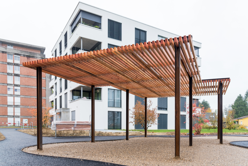 Pergola mit Rostoptik. Komplett durch uns geplant und in Zusammenarbeit mit dem Holzbauer und Gartenbauer umgesetzt.